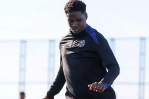 每体：巴萨18岁小将迪亚拉被告知季前赛将与一线队一同训练