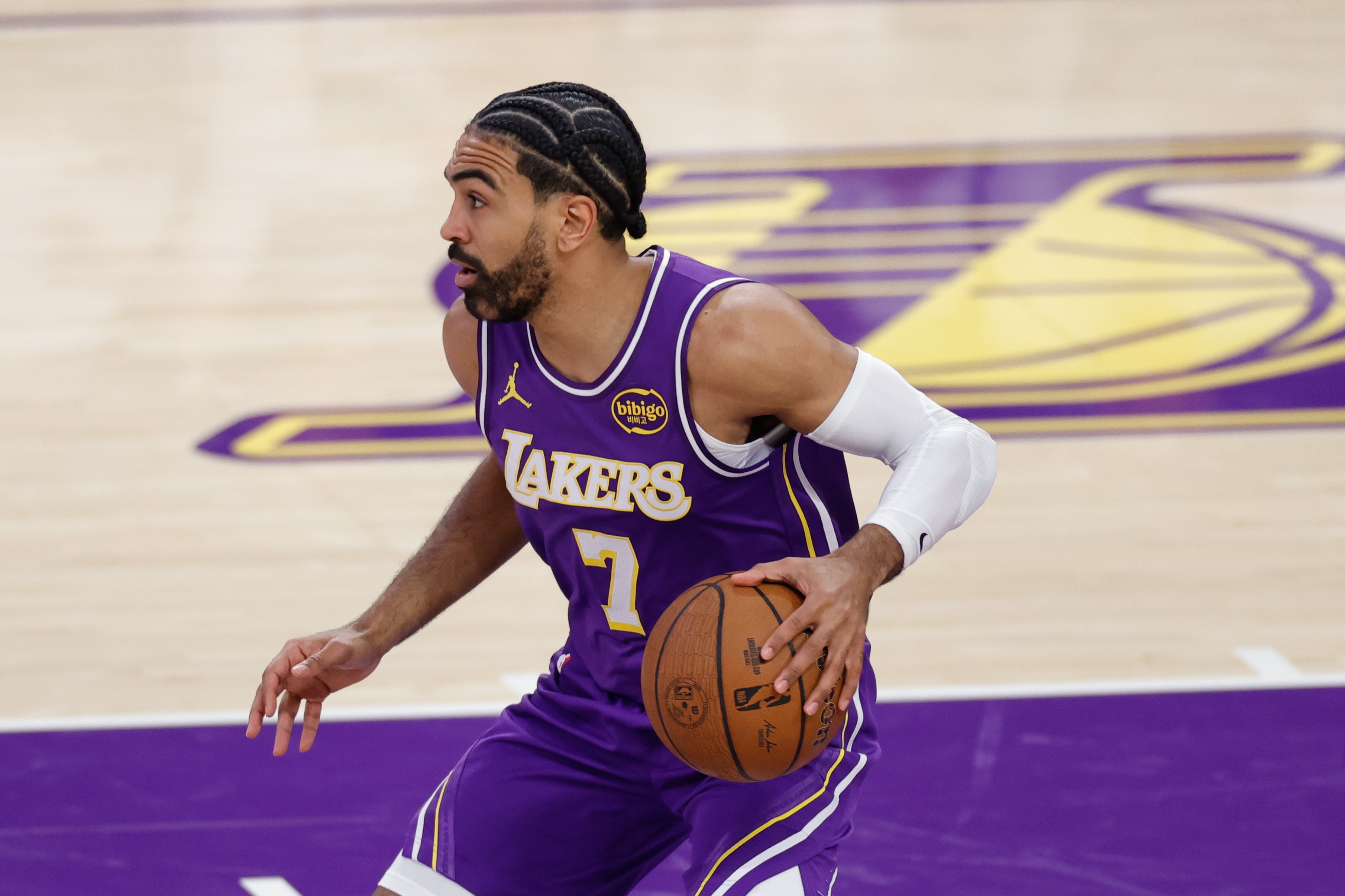 星空娱乐平台-前有纳恩后有文森特！阿里纳斯：湖人总被诱骗去交易来些垃圾